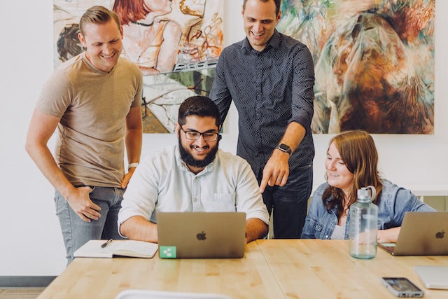 Grupo de tech recruiter trabalhando de forma remota